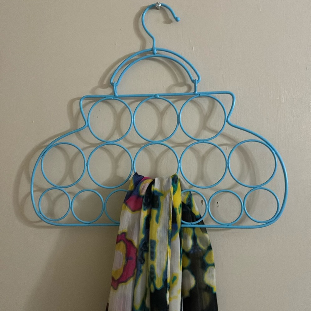 Purse Shaped, Foldable Metal Scarf Hanger